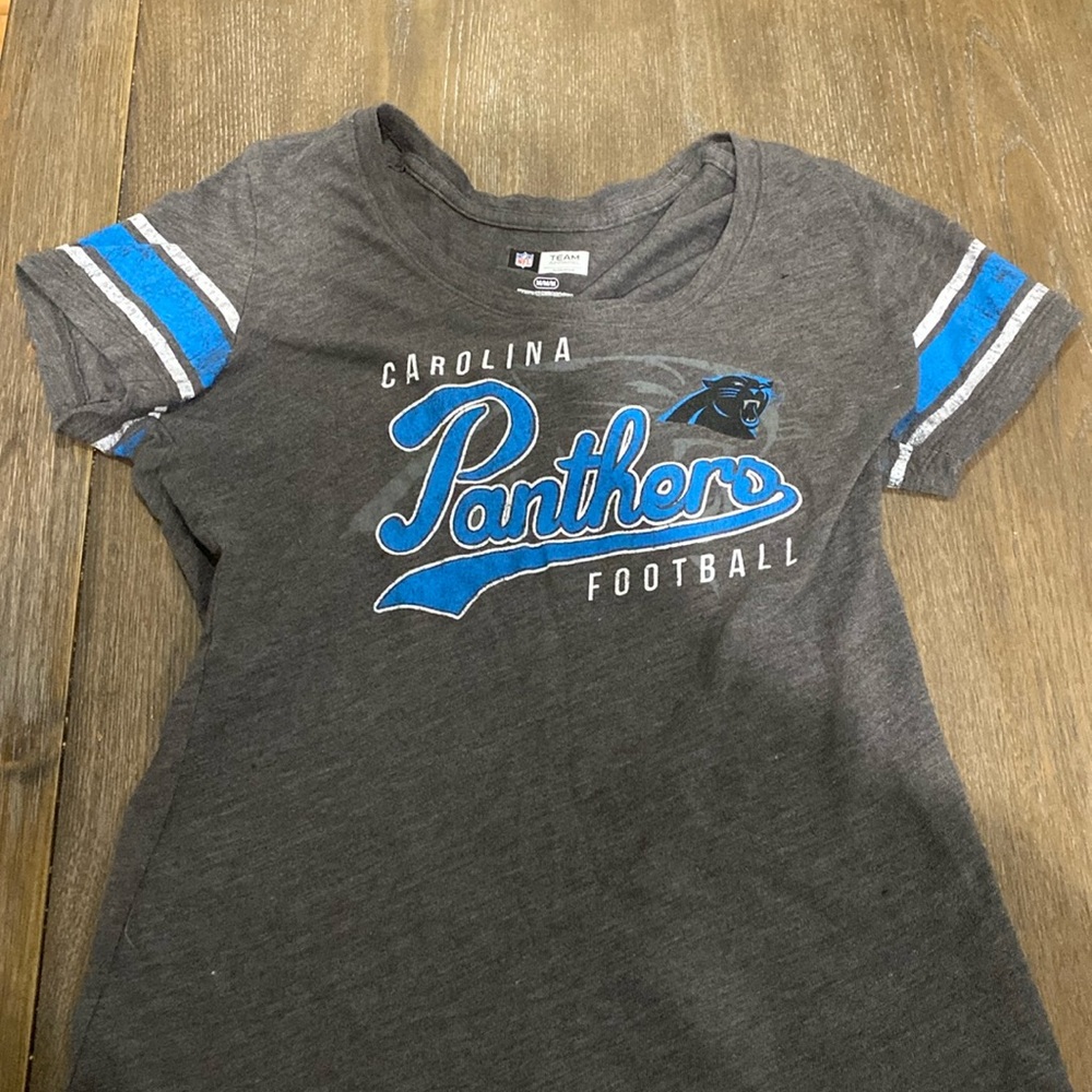 Women’s Medium Carolina Panthers shirt